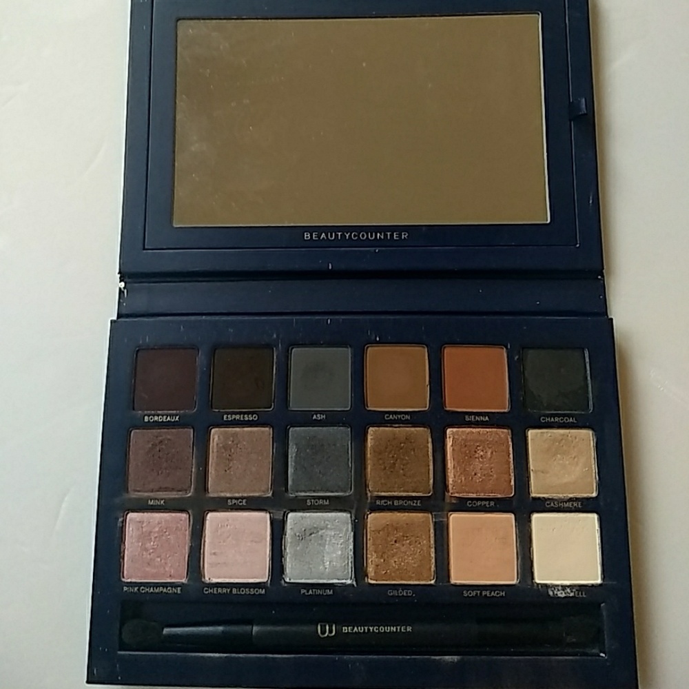 Beautycounter Ultimate Nudes palette